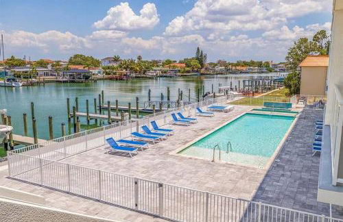 Luxury Waterfront Penthouse with Amenities and Services - Foto 25