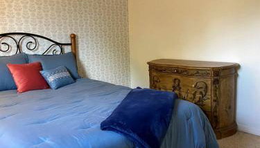 Charming Downtown Cottage with Porch & Backyard Retreat near Beaverhead River in Dillon, Montana - Foto 5