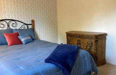 Charming Downtown Cottage with Porch & Backyard Retreat near Beaverhead River in Dillon, Montana - Foto 5