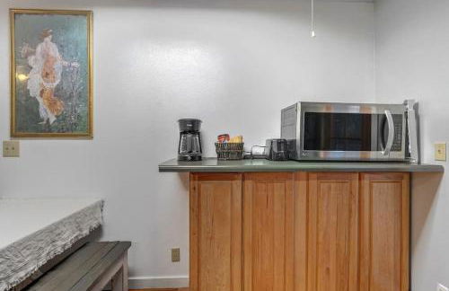 Chic chalet w/ hot tub, ping-pong, arcade bball - Foto 10