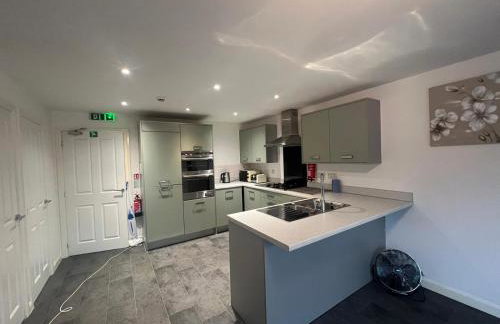 Tuffley 4 bedroom house - Foto 15