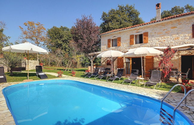 Villa in Batlug With Private Pool - Foto 1