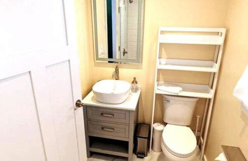 Walkable Elmwood Cottage, No Chores 2Bath 2BR 2Car - Foto 14