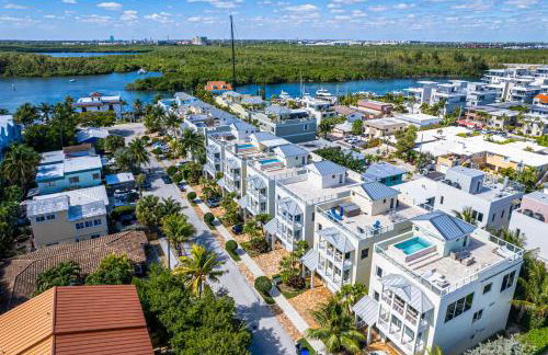 Walk to Hollywood Beach: Luxury Family Getaway! - Photo 48