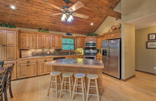 Waterfront Lake Dardanelle Home with Dock and Fire Pit - Foto 9