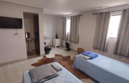 Kitnet independente 2 camas bem localizada - Foto 2