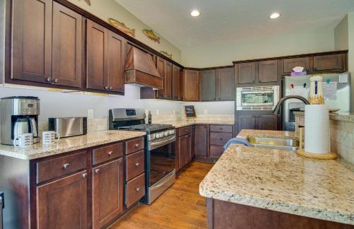 Flippin Home with Deck and Grill Steps to White River - Foto 11