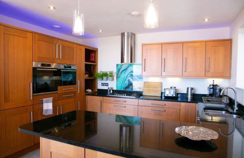 Wow I'm living on the beach. Luxury 4 bed sleeps 8 - Photo 36