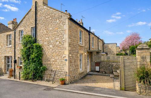 Heron Stays Bath- Boutique Period Group Properties, Parking for 4 Cars, Just 3 Miles to Bath Central, Sleeps 14 - Photo 2