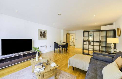 Elegant 2-Bedroom Apartment with Balcony - Foto 5