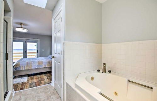 Gilbert Lakefront Retreat with Private Dock! - Foto 14