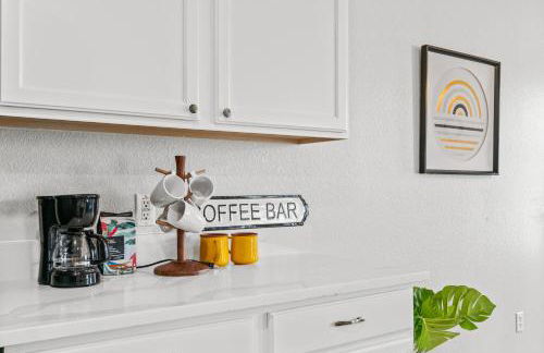 Modern, family friendly home w garage, huge yard! - Foto 8