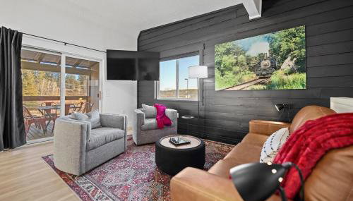 Fireside Haven - Hot Tub & Downtown Walkable - Foto 4