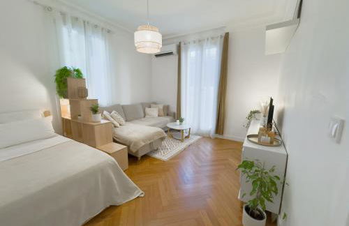 Central Studio - Bright & Modern - Private Terrace - AirCon - Near Train & Beach - Foto 21