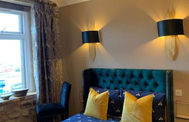 The Anchorage - sea views and beach on doorstep - Photo 10