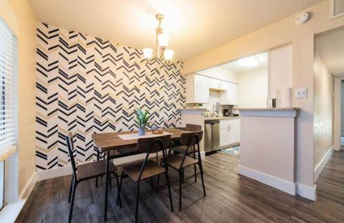 Walk to ATT-Free Parking-Min to attractions-Modern - Photo 9