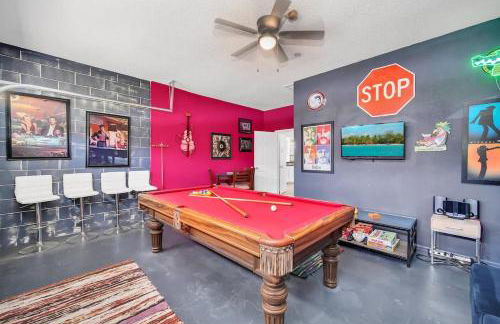 New 5 bedroom Disney Sanctuary - Photo 3