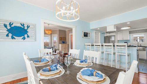 Walk to Beach at Historic Sears Kit Home - Foto 2