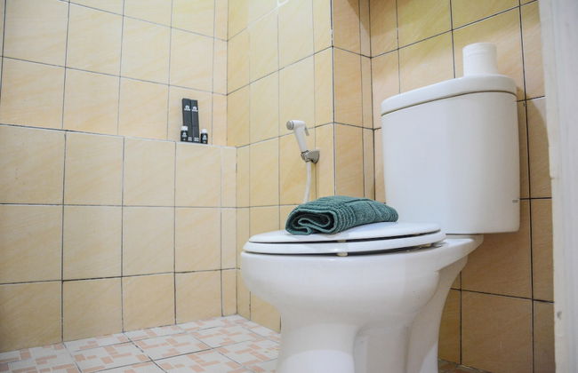 Stylish and Comfortable Studio Green Pramuka Apartment - Photo 11