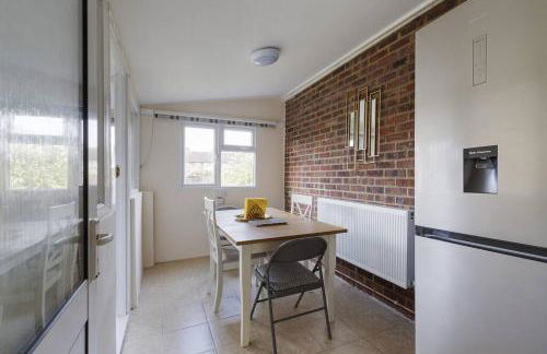 Modern 4 bedroom house in Heathrow, London - Foto 2