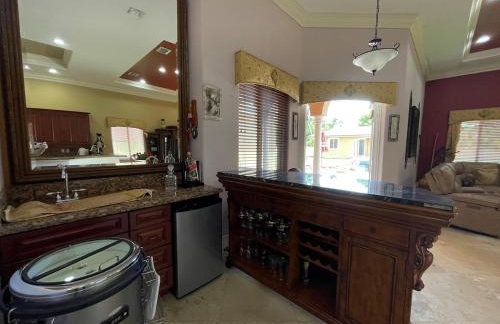 Miami Mansion for Groups Sleeps 12 - Foto 9