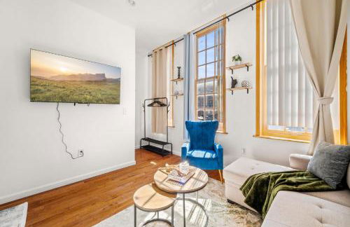 Charming Home In Heart of City With King Size Bed! - Foto 2