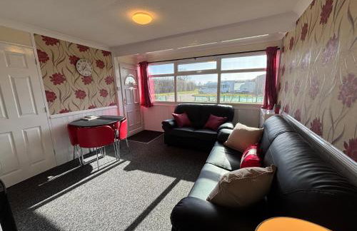 116, Two bed Chalet on California Sands Holiday Park - Sleeps 5, pet friendly, includes FREE pool passes, Free Entry to Clubhouse - plus Electric, WiFi, bed linen and towels all included - only 300m from the beach! - Photo 16