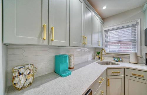 Beautiful Modern home with all year use HOT TUB, Pool table, Game room, & Propane fire pit!! - Foto 32