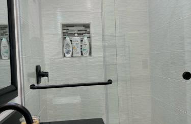 Cheerful house with EV, Parking & backyard - Foto 28