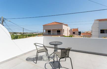 Stylish 3 BDR Retreat with Pool by LovelyStay - Foto 17