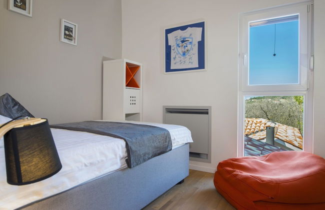 Villa with Swimming Pool, Outdoor Kitchen, Sauna, Hot Tub, Play Area, Sea View - Foto 8