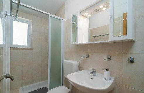 Gorgeous Apartment In Supetar-Splitska - Photo 20