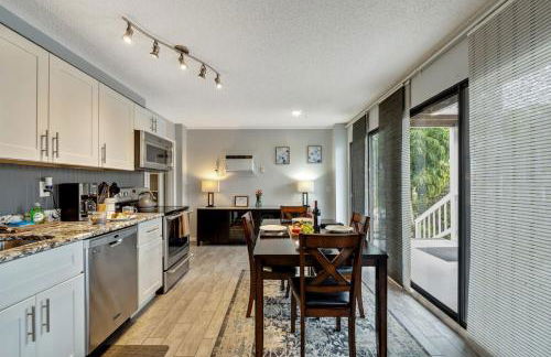 Exquisite Lakefront Pool House Awaits Pool 10 PPL - Foto 31