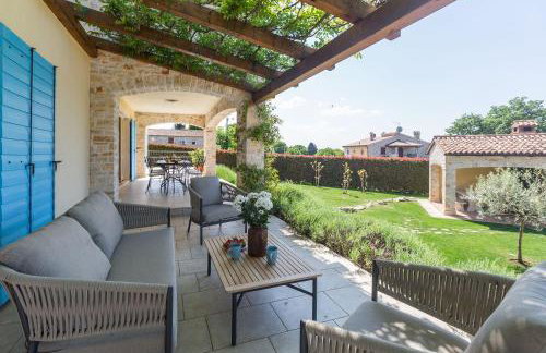 Mediterrane Steinvilla mit beheiztem Privatpool, aromatischen Mittelmeerpflanzen - Foto 3