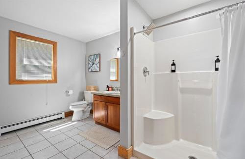 3 Mi to SR! Sleeps 25, Spacious, Hot Tub, Arcade! - Foto 44