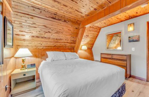 3BR Tahoe Cabin in the Trees with Hot Tub - Foto 13