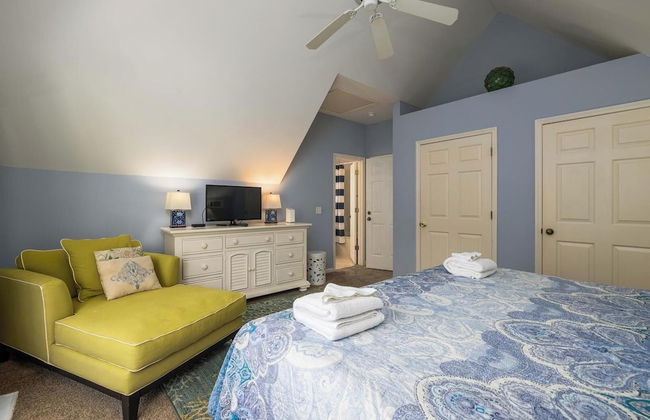 Spacious Two-story Home w/ Porch Views of Golf Course - Steps From Marina - Photo 2