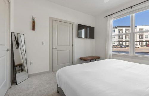 Stylish Ground Floor 2BR 2BA with Private Patio - Foto 28