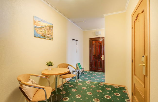 41 Orekhovo 3 Bedroom Apartment near Tsaritsyno Park - Photo 2