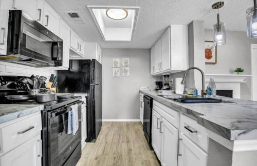 Relaxing 2BR Apartment with Pool and Gym - Foto 14