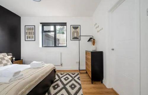 Modern and Bright Home Minutes From Central London - Pass the Keys - Foto 10