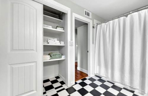 University Place, family stay, practically on JBU campus - Foto 36