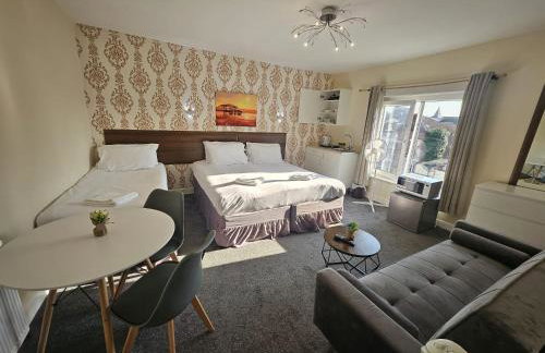 The Green Light House Studio 24 - Free Private Parking - Foto 45