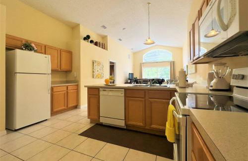 Restful 4BR 3BA with BBQ, Heated Pool & SPA - Foto 10