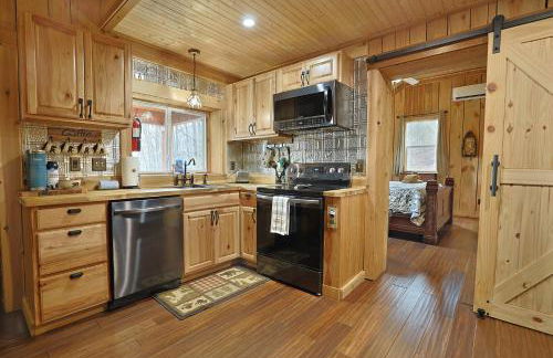 Couple Retreat Cabin-near Smoky Mountain Railroad-Hot Tub - Foto 29