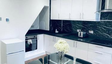 Luxury New Home - Photo 2