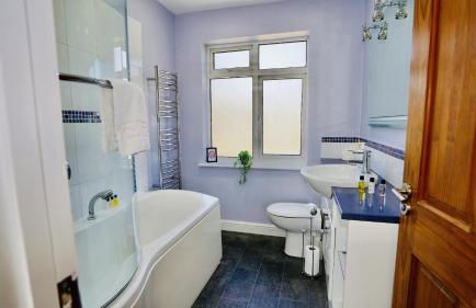 E2M Stays Beautiful House Close To Heathrow Airport- Walking Distance To Thames River - Foto 16