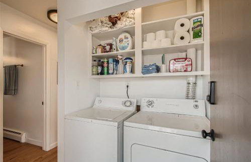 Natural Light, High-Vaulted Ceilings Apartment and Garage - Foto 17