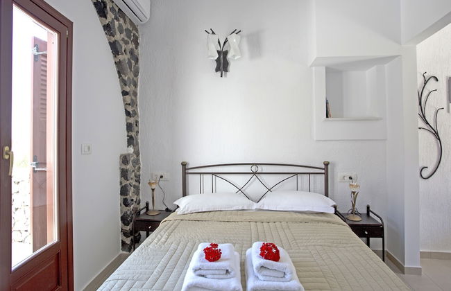 Birds Villa Apartments with Heated Pool - Including Car and Breakfast - Photo 49