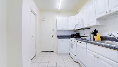 This Apt is Perfect For Business Trips or a Relaxing Vacation - Photo 4, stove, dishwasher, toaster